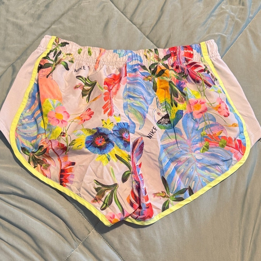 Nike Women's Tropical Print Athletic Shorts - Picture 3 of 3